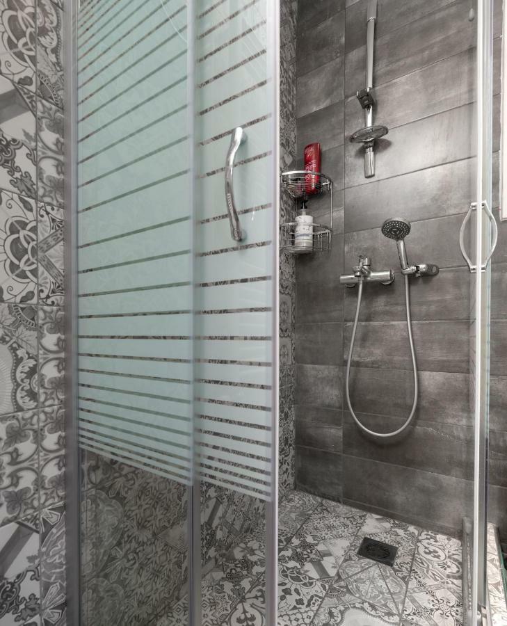 Apartamento Modern & Stylish Apt At The Heart Of Atenas Exterior foto
